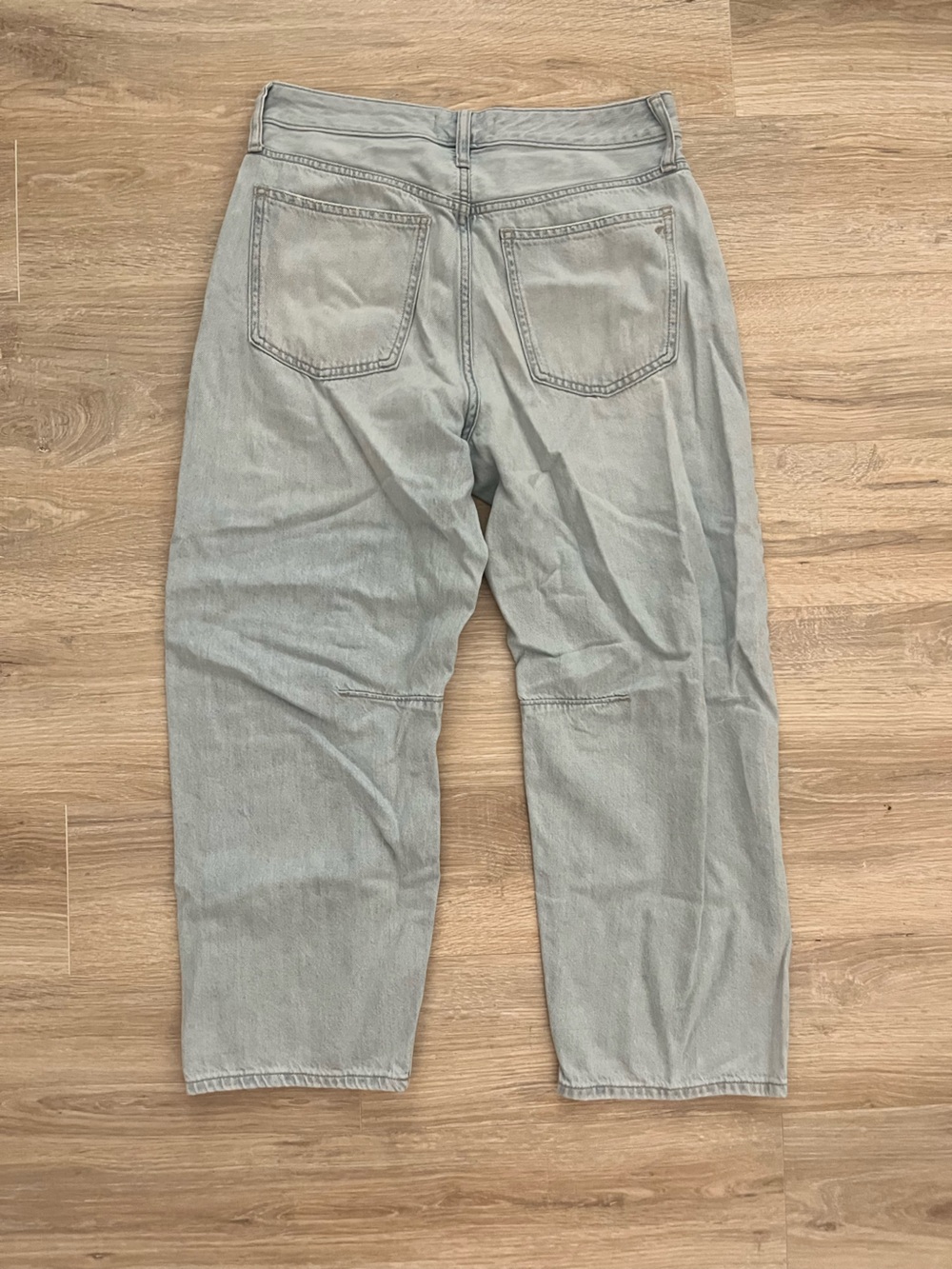Madewell Women’s The Curvy Darted Barrel-Leg Jean in Airy Denim Laguna Wash - 28 - Picture 8 of 9